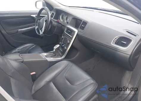 2013 Volvo S60 T5/T5 Platinum/T5 Premier/T5 Premier Plus z USA, uszkodzony, nr VIN YV1612FS6D2181783